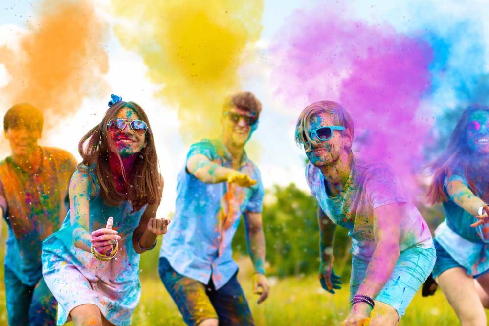 Színes kavalkád, vidám pillanatok – Nyújts különleges élményt holi porral!