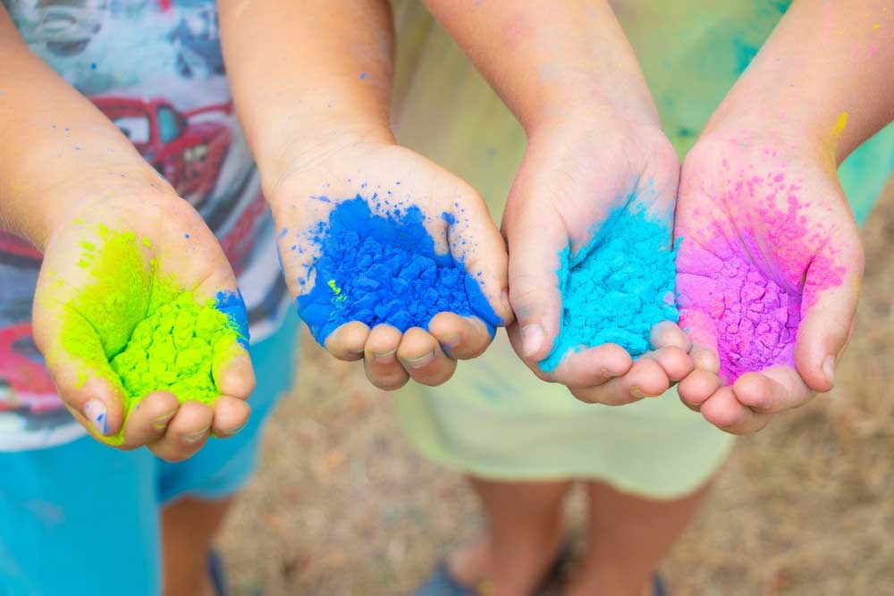 A holi por a gyerekzsúrokat is megszínezi